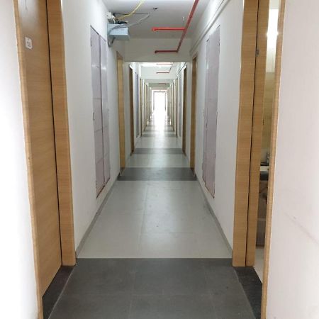 Youthville Boys Hostel Poona Buitenkant foto
